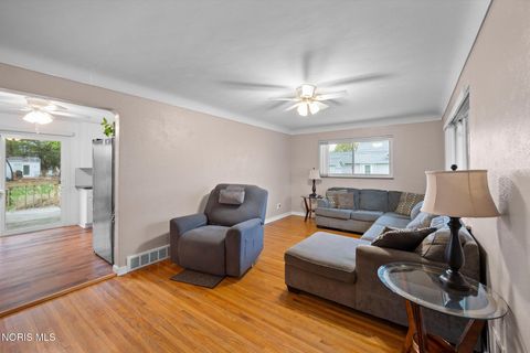 Tiny photo for 802 Johnson Street, Maumee, OH 43537 (MLS # 10006539)