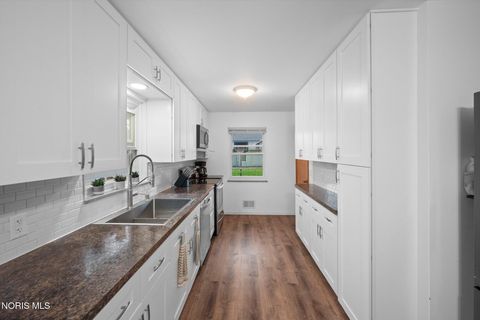 Tiny photo for 802 Johnson Street, Maumee, OH 43537 (MLS # 10006539)