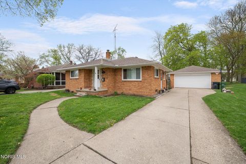 Tiny photo for 802 Johnson Street, Maumee, OH 43537 (MLS # 10006539)
