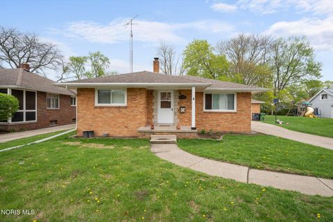 Tiny photo for 802 Johnson Street, Maumee, OH 43537 (MLS # 10006539)