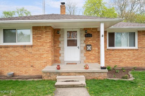 Tiny photo for 802 Johnson Street, Maumee, OH 43537 (MLS # 10006539)