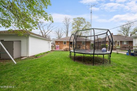 Tiny photo for 802 Johnson Street, Maumee, OH 43537 (MLS # 10006539)