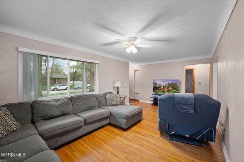 Tiny photo for 802 Johnson Street, Maumee, OH 43537 (MLS # 10006539)