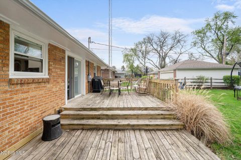 Tiny photo for 802 Johnson Street, Maumee, OH 43537 (MLS # 10006539)