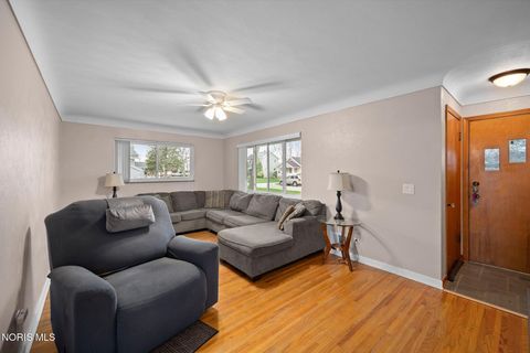 Tiny photo for 802 Johnson Street, Maumee, OH 43537 (MLS # 10006539)