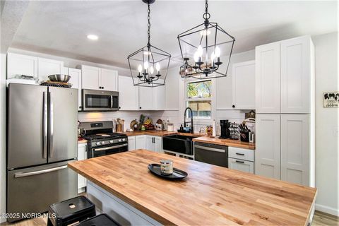 Tiny photo for 2285 Fitkin Street, Toledo, OH 43613 (MLS # 10000662)