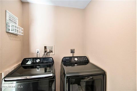 Tiny photo for 2285 Fitkin Street, Toledo, OH 43613 (MLS # 10000662)