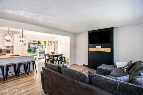 Tiny photo for 2285 Fitkin Street, Toledo, OH 43613 (MLS # 10000662)