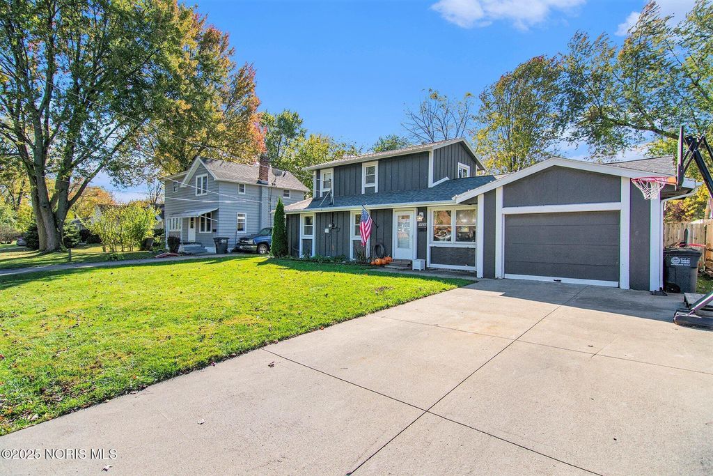 Photo for 2285 Fitkin Street, Toledo, OH 43613 (MLS # 10000662)