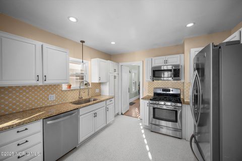 Tiny photo for 2752 Medford Drive, Toledo, OH 43614 (MLS # 10002442)