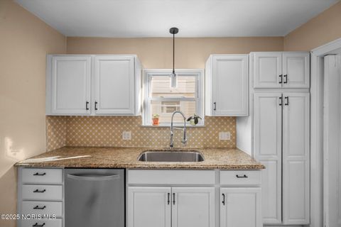 Tiny photo for 2752 Medford Drive, Toledo, OH 43614 (MLS # 10002442)