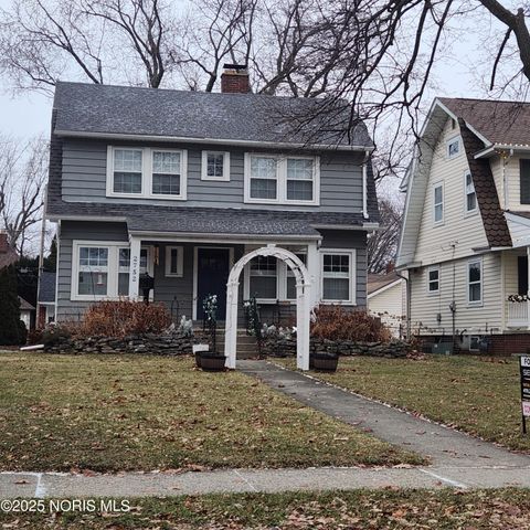 Photo of 2752 Medford Drive, Toledo, OH 43614 (MLS # 10002442)