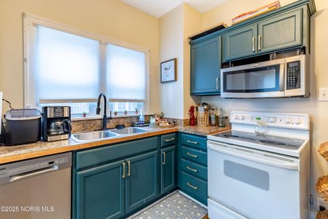 Tiny photo for 2724 Latonia Boulevard, Toledo, OH 43606 (MLS # 10000273)