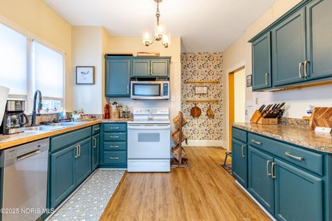 Tiny photo for 2724 Latonia Boulevard, Toledo, OH 43606 (MLS # 10000273)