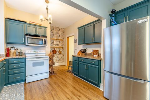 Tiny photo for 2724 Latonia Boulevard, Toledo, OH 43606 (MLS # 10000273)