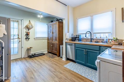 Tiny photo for 2724 Latonia Boulevard, Toledo, OH 43606 (MLS # 10000273)