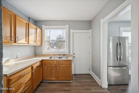 Tiny photo for 1012 Idaho Street, Toledo, OH 43605 (MLS # 10006551)