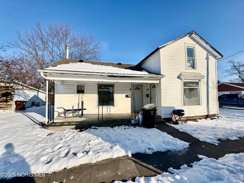 Photo of 250 Gray Street, Defiance, OH 43512 (MLS # 10002104)
