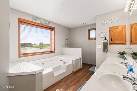 Tiny photo for 14425 Nantucket Drive, Bowling Green, OH 43402 (MLS # 10014358)