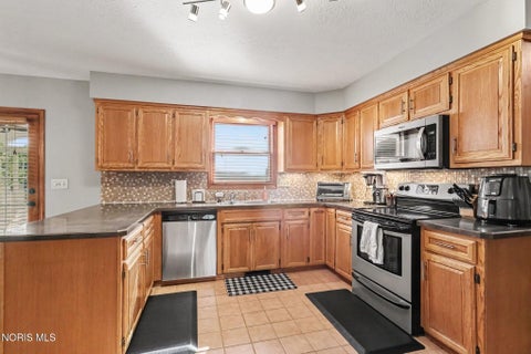 Tiny photo for 14425 Nantucket Drive, Bowling Green, OH 43402 (MLS # 10014358)