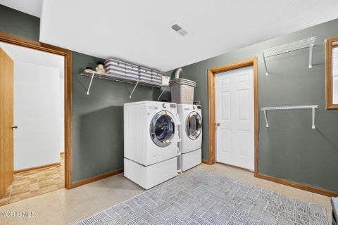 Tiny photo for 5576 Forest Green Drive, Toledo, OH 43615 (MLS # 10014369)