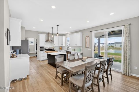 Tiny photo for 151 Valley Hall Drive, Perrysburg, OH 43551 (MLS # 10006572)