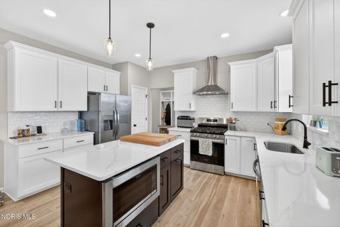 Tiny photo for 151 Valley Hall Drive, Perrysburg, OH 43551 (MLS # 10006572)