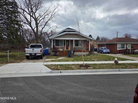 Photo of 713 W Capistrano Avenue, Toledo, OH 43612 (MLS # 10005214)