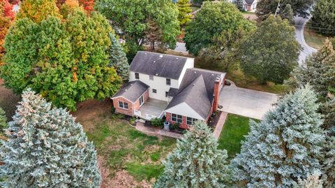 Tiny photo for 1054 Bourgogne Avenue, Bowling Green, OH 43402 (MLS # 10000070)