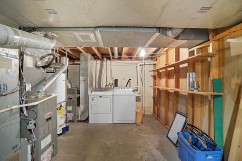 Tiny photo for 1054 Bourgogne Avenue, Bowling Green, OH 43402 (MLS # 10000070)