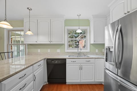 Tiny photo for 1054 Bourgogne Avenue, Bowling Green, OH 43402 (MLS # 10000070)