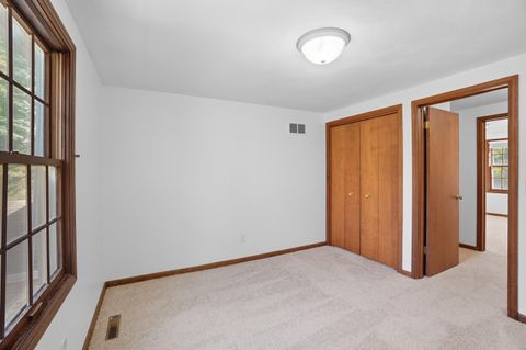 Tiny photo for 1054 Bourgogne Avenue, Bowling Green, OH 43402 (MLS # 10000070)