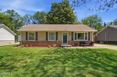 Photo of 4355 Carney Drive, Maumee, OH 43537 (MLS # 10007844)