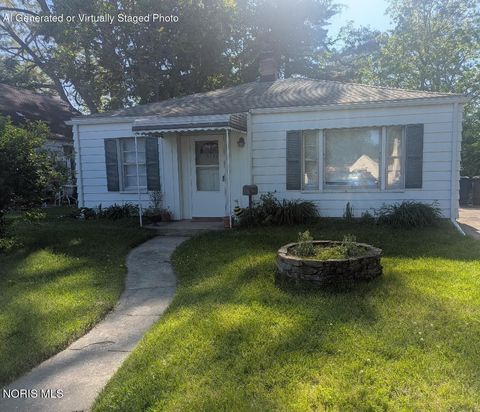 Photo of 5121 Adella Street, Toledo, OH 43613 (MLS # 10008510)