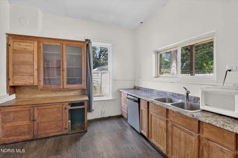 Tiny photo for 2170 Broadway Street, Toledo, OH 43609 (MLS # 10011589)