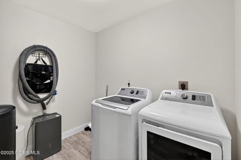 Tiny photo for 10130 Linwood Road, Bowling Green, OH 43402 (MLS # 10001901)