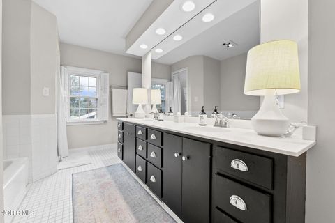 Tiny photo for 2630 Westchester Road, Ottawa Hills, OH 43615 (MLS # 10006003)