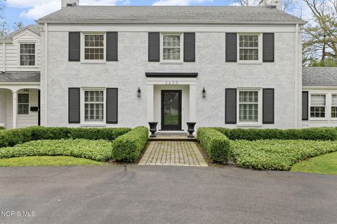 Photo of 2630 Westchester Road, Ottawa Hills, OH 43615 (MLS # 10006003)