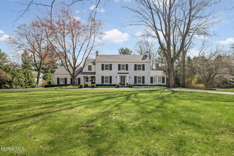 Photo of 2630 Westchester Road, Ottawa Hills, OH 43615 (MLS # 10006003)