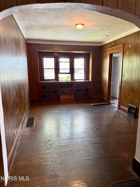 Tiny photo for 3337 Parkwood Avenue, Toledo, OH 43610 (MLS # 10010952)