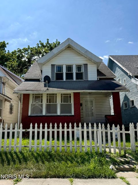 Homes For Sale - 3337 Parkwood Avenue<br/> Toledo, OH 43610