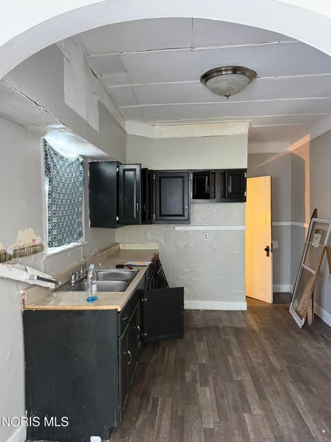 Tiny photo for 3337 Parkwood Avenue, Toledo, OH 43610 (MLS # 10010952)