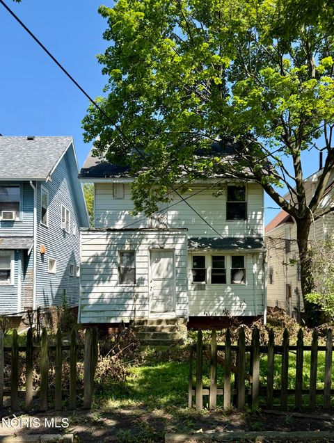 Tiny photo for 3337 Parkwood Avenue, Toledo, OH 43610 (MLS # 10010952)