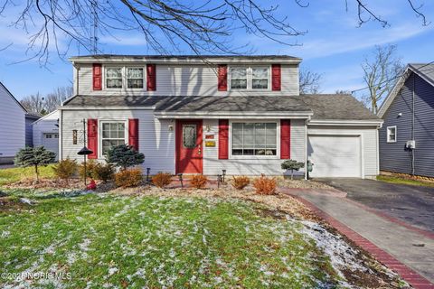 Photo of 228 E Edgar Avenue, Findlay, OH 45840 (MLS # 10001936)