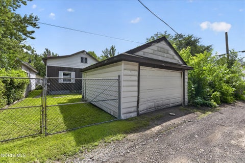 Tiny photo for 817 Yates Street, Toledo, OH 43608 (MLS # 10013300)