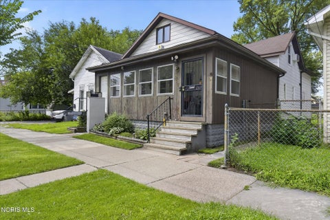 Tiny photo for 817 Yates Street, Toledo, OH 43608 (MLS # 10013300)