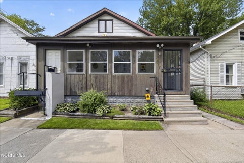 Tiny photo for 817 Yates Street, Toledo, OH 43608 (MLS # 10013300)