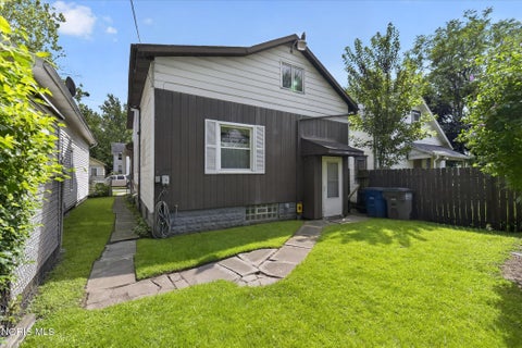 Tiny photo for 817 Yates Street, Toledo, OH 43608 (MLS # 10013300)