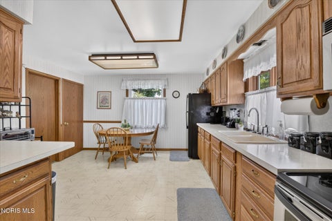 Tiny photo for 817 Yates Street, Toledo, OH 43608 (MLS # 10013300)