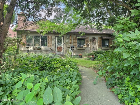 Tiny photo for 2303 Bahiamar Road, Toledo, OH 43611 (MLS # 10012259)